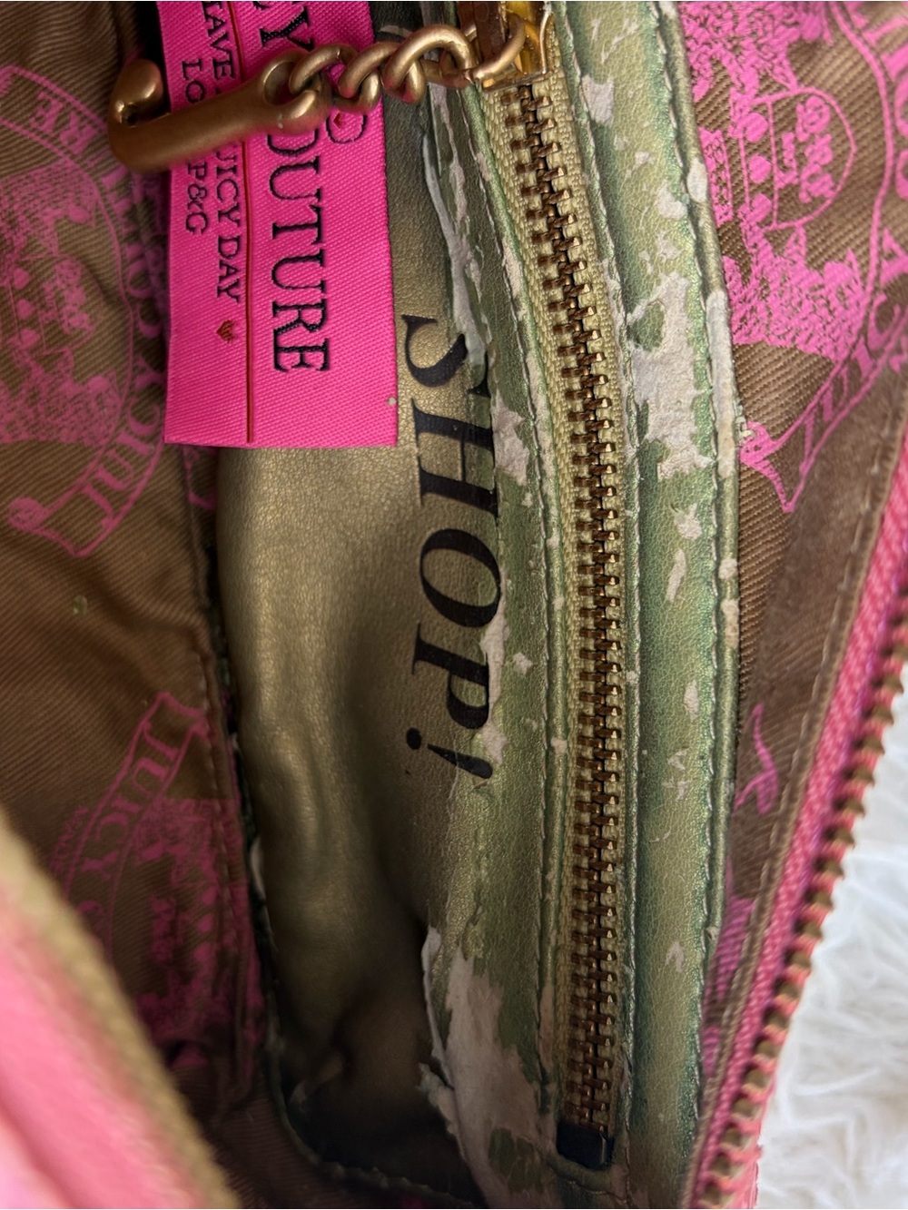 Juicy Couture Pink Y2K Vintage barrel bag with Gold Hardware. Collectible. Rare - Picture 3 of 15